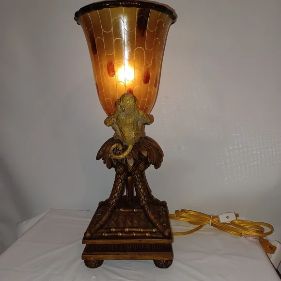 Vintage Intricate Lamp. Monkeys On Palm Tree Ratan Resin Base Mosaic Amber Shade - Picture 7 of 16